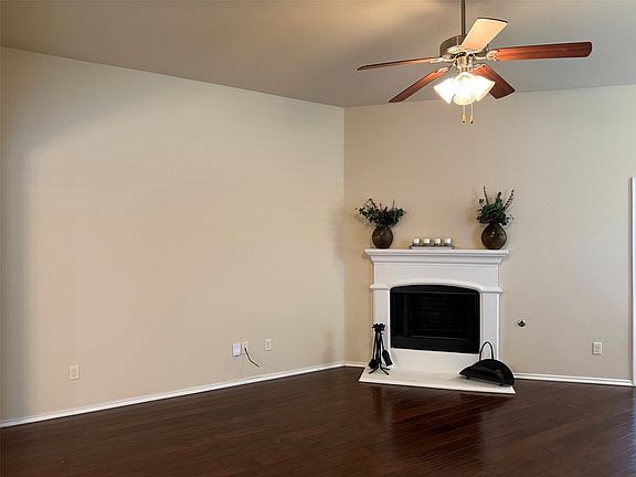 5th image of 313 Cherry Spring Dr