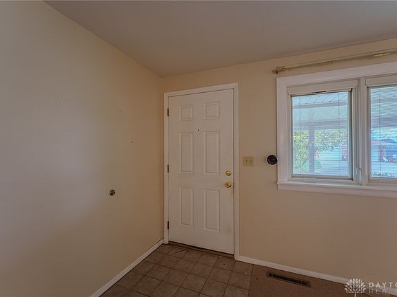 3rd image of 5910 Shady Oak St