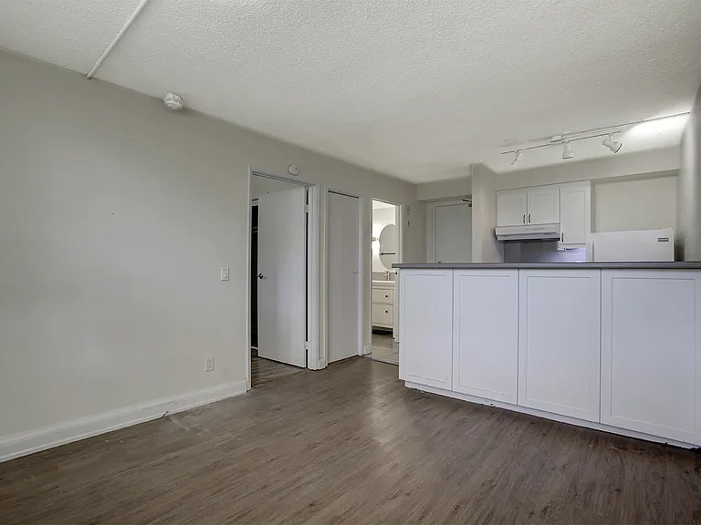 666 King St E — Photo 12
