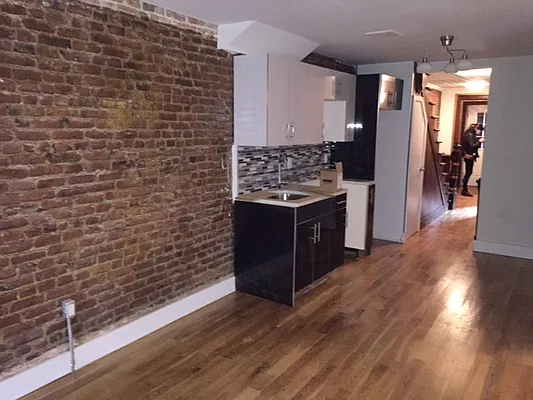 Rented by Premier Metro Realty Corp | media 38