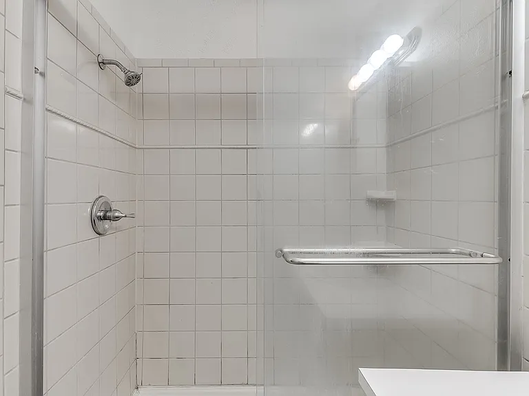 2111 N Linn Ave — Photo 27