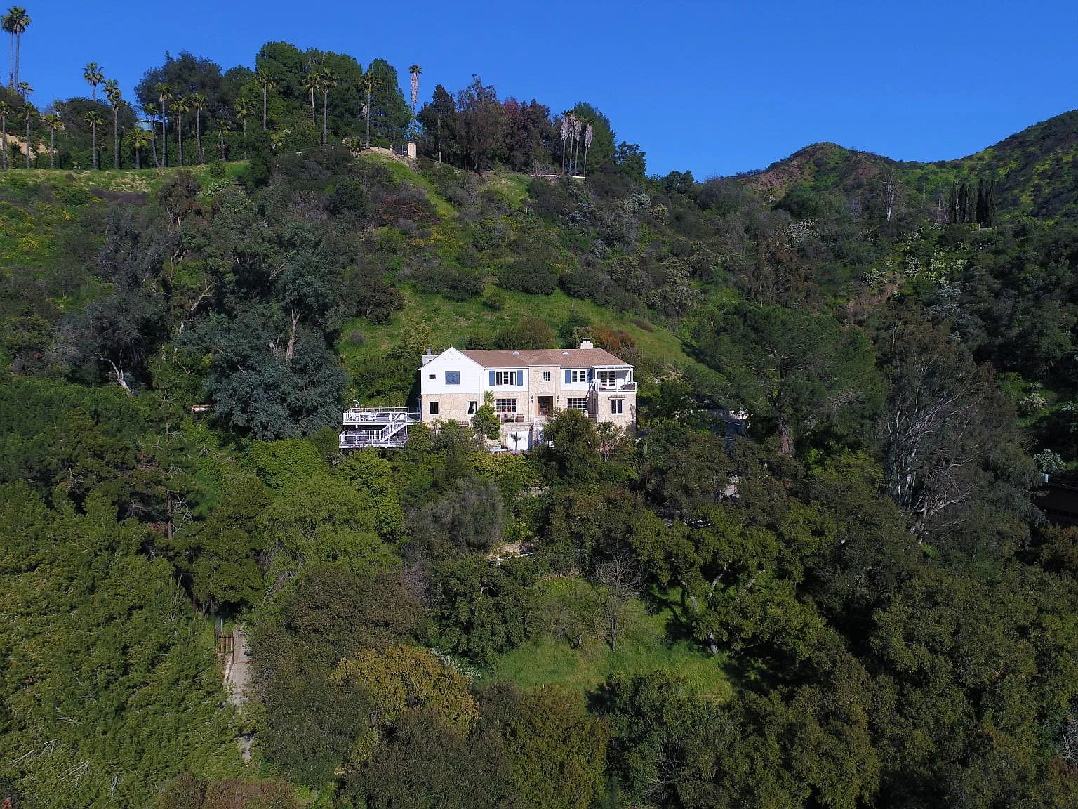 6 bed, 4200 sqft, $16,450 — Photo 4