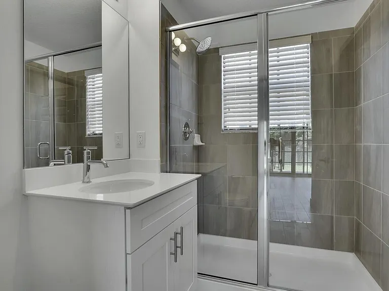 540 NE 14th Ct #103 — Photo 7