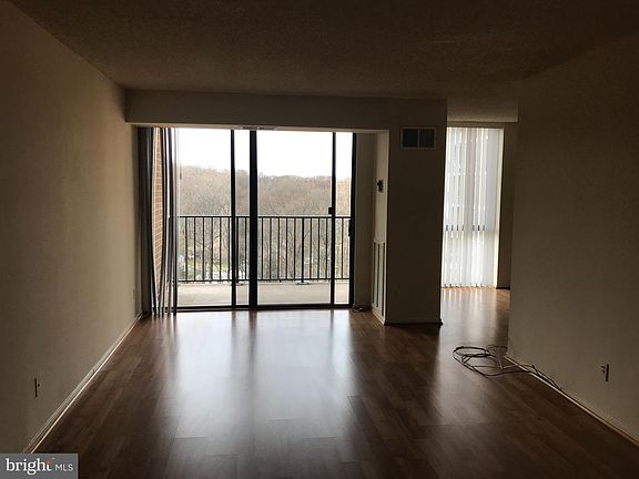 5th image of 2300 Pimmit Dr #1119W