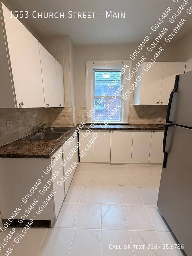 All Inclusive - main floor of house - Available now! — Photo 1