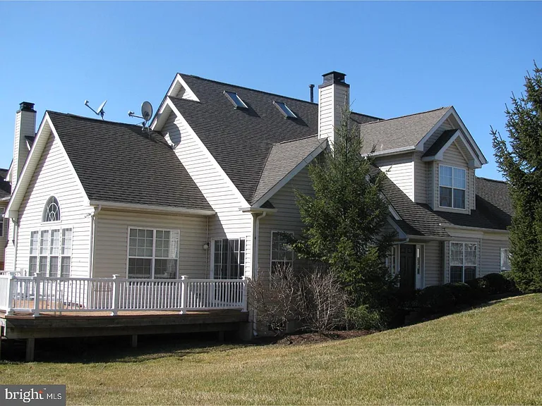 218 Silverbell Ct — Photo 2
