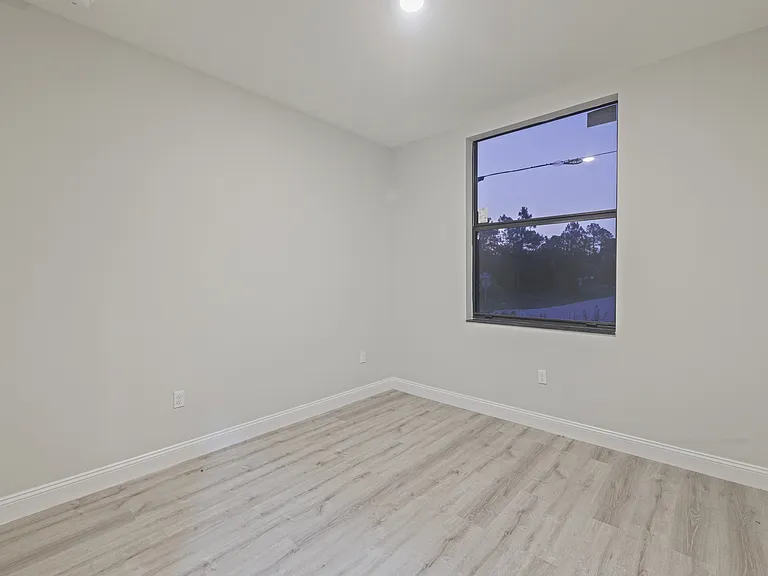 950 Alcalde St E — Photo 13