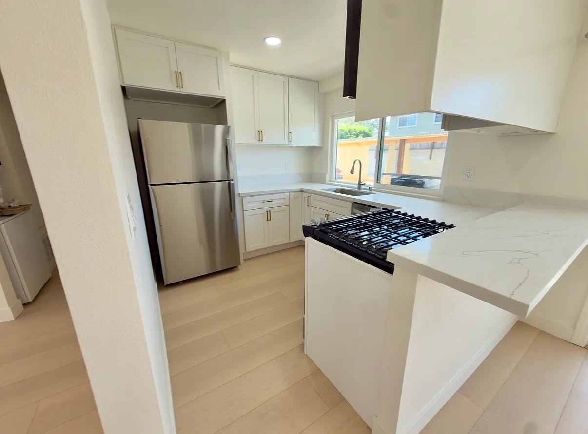 2 bed, 925 sqft, $3,400 — Photo 1