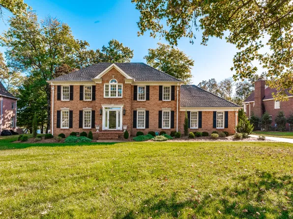 214 Woodlake Dr, Gallatin, TN 37066
