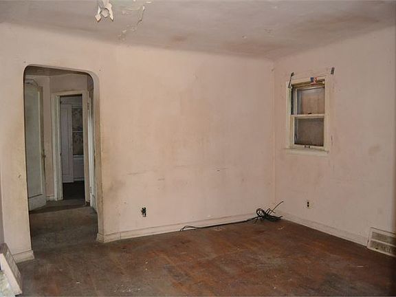 4th image of 6760 Westwood St