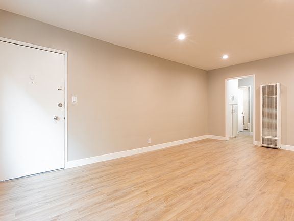 5th image of 929 N Genesee Ave #2
