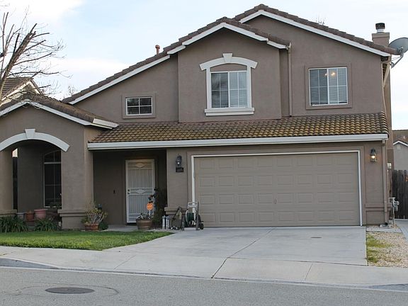 3rd image of 2215 Highland Dr