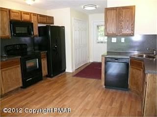5th image of 285 Breezeway Ter