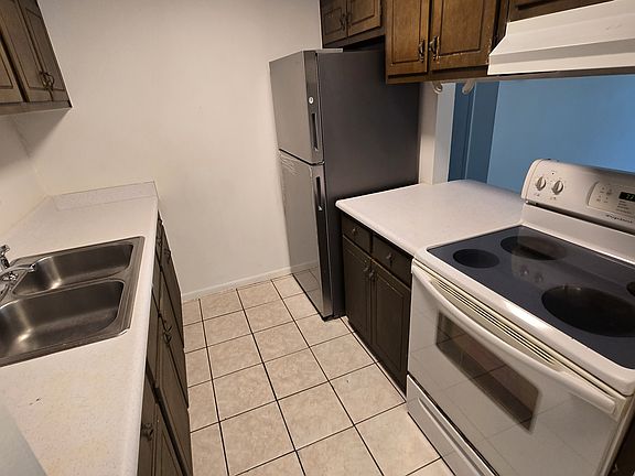 5th image of 8520 Surf Dr
