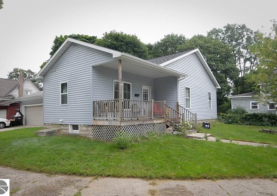 1st image of 438 E Nelson St