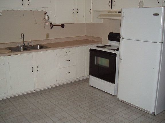 3rd image of 2266 Jasamine Ave