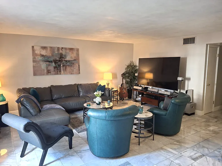 1257 Drew St #1 — Photo 3
