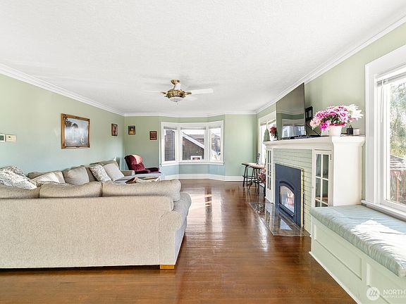 3rd image of 801 Spruce Street