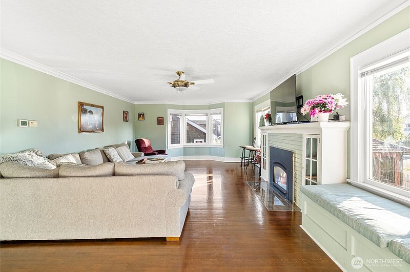 3rd image of 801 Spruce Street