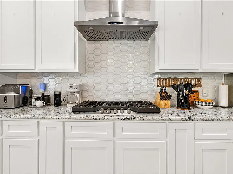 2445 Manuel Ln — Photo 14