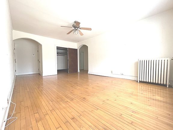 3rd image of 2637 N Maryland Ave APT 2