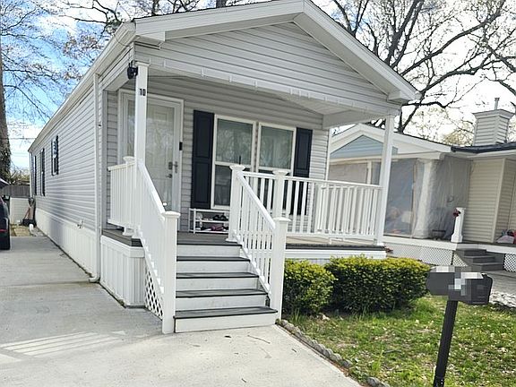 2nd image of 10 Carls Pl
