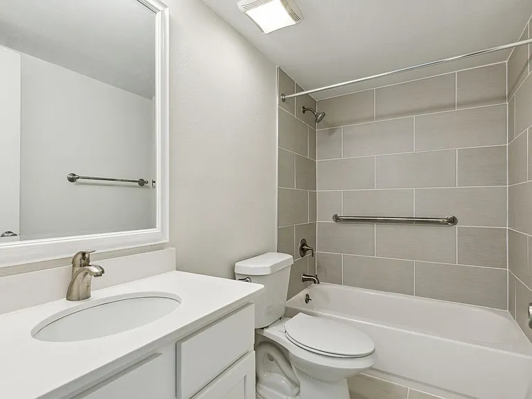 Devonshire Apartments — Photo 20