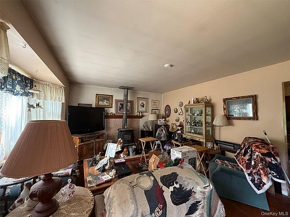 4th image of 212 Union Avenue