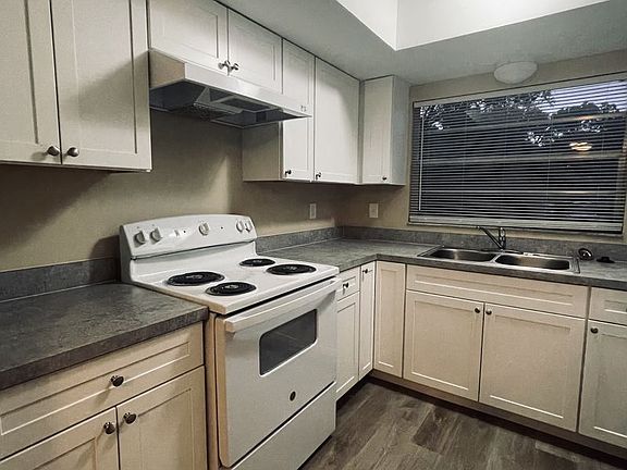 5th image of 25204 Quaker Ridge Ave