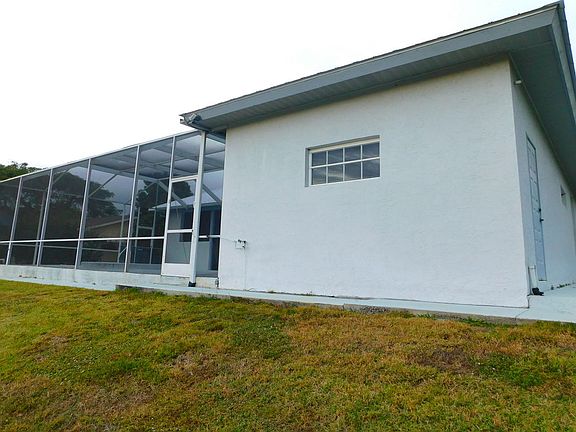 5th image of 308 NE Surfside Ave
