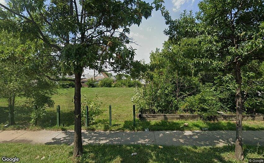1st image of 1402 W 74th St