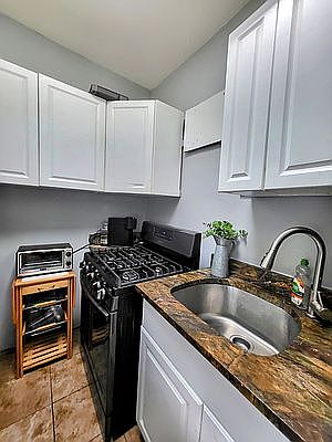2nd image of 432 Macon St #2
