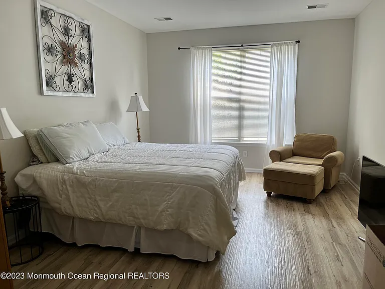 374 Saint Andrews Pl — Photo 6