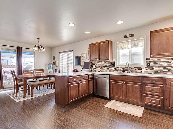 5th image of 502 N River Rock Dr