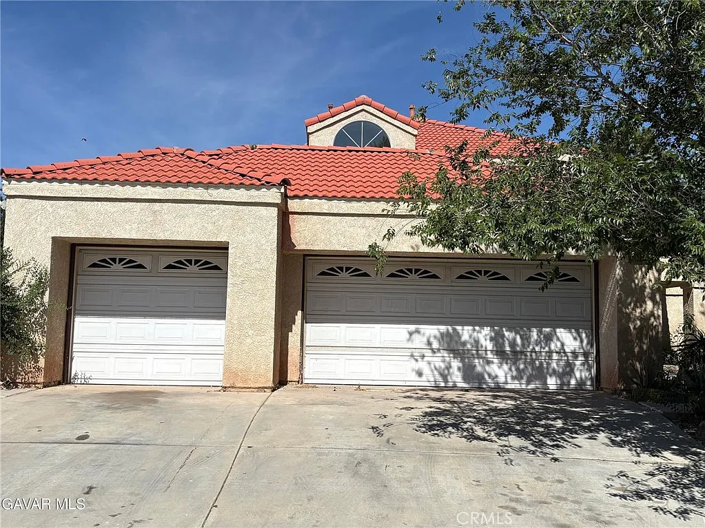 4 bed, 2150 sqft, $2,950 — Photo 1