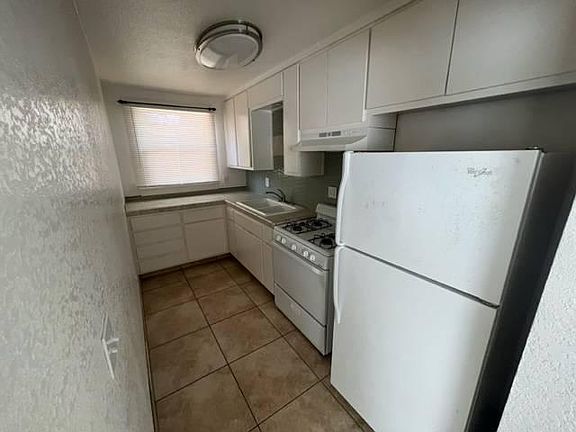 2nd image of 305 Daisy Ave #A