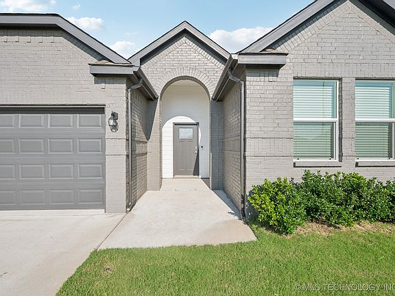 4th image of 4266 W Village Park Dr