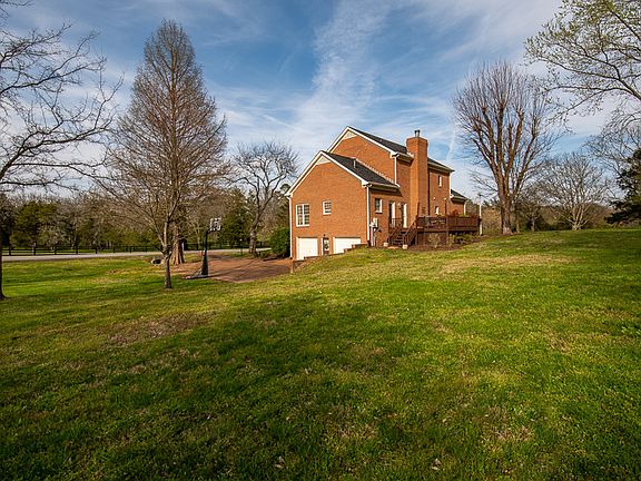 5th image of 801 Sawyer Bend Ct