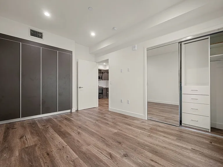 The Fairfax Flats — Photo 39