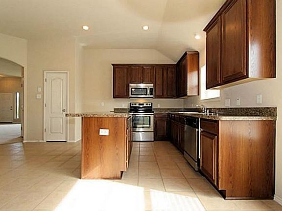 5th image of 508 Highmoor Ct