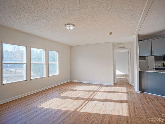 3rd image of 1090 Canada Dr