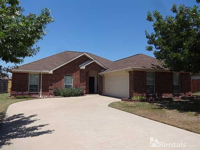 1st image of 121 Chesterfield Cir