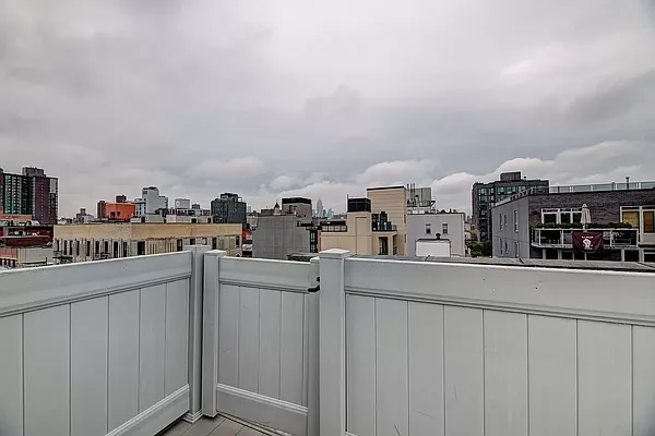 Rented by REAL New York | media 21