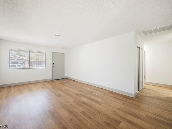 3rd image of 2705 Valparaiso St