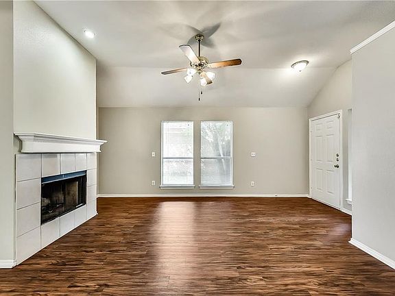 4th image of 1051 Gaynor Ave