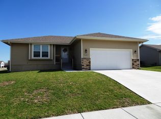 4300 SE Redoak Ln, Topeka, KS 66609