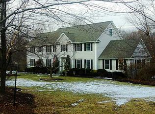32 Deer Brook Dr, New Windsor, NY 12553