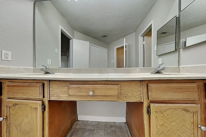 621 Shenandoah Ct — Photo 12