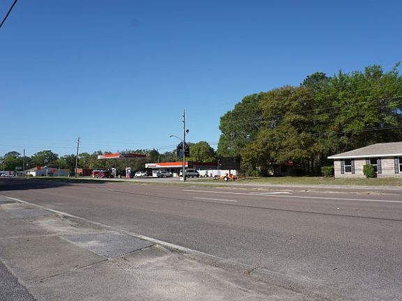 3rd image of 152 S John Sims Pkwy #B