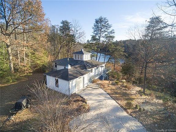 4th image of 1 Lakeview Dr